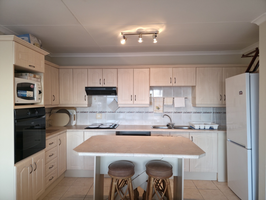 7 Bedroom Property for Sale in Wavecrest Eastern Cape